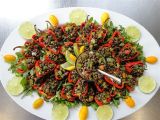 Grill- Minipaprika mit afrikanischem Linsensalat gefüllt Grill- Minipaprika mit afrikanischem Linsensalat gefüllt