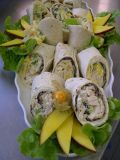 Mango-Chick`n Wrap mit Joghurtcreme und Frühlingslauch Mango-Chick`n Wrap mit Joghurtcreme und Frühlingslauch