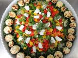 Paprikasalat mit Honig-Thymian-Dressing u. Ziegen-Käseflocken dazu Zucchini-Türmchen Paprikasalat mit Honig-Thymian-Dressing u. Ziegen-Käseflocken dazu Zucchini-Türmchen