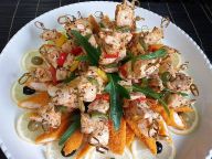 Hähnchen-Paprika-Spießchen und Chicken-Fingers Hähnchen-Paprika-Spießchen und Chicken-Fingers